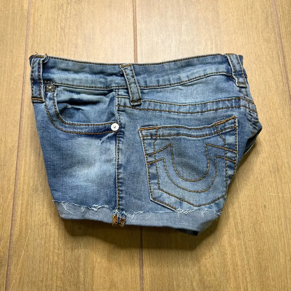 True Religion Becca Denim Shorts Womens Sz 26 Light Wash Cutoff Raw Hem Mid Rise